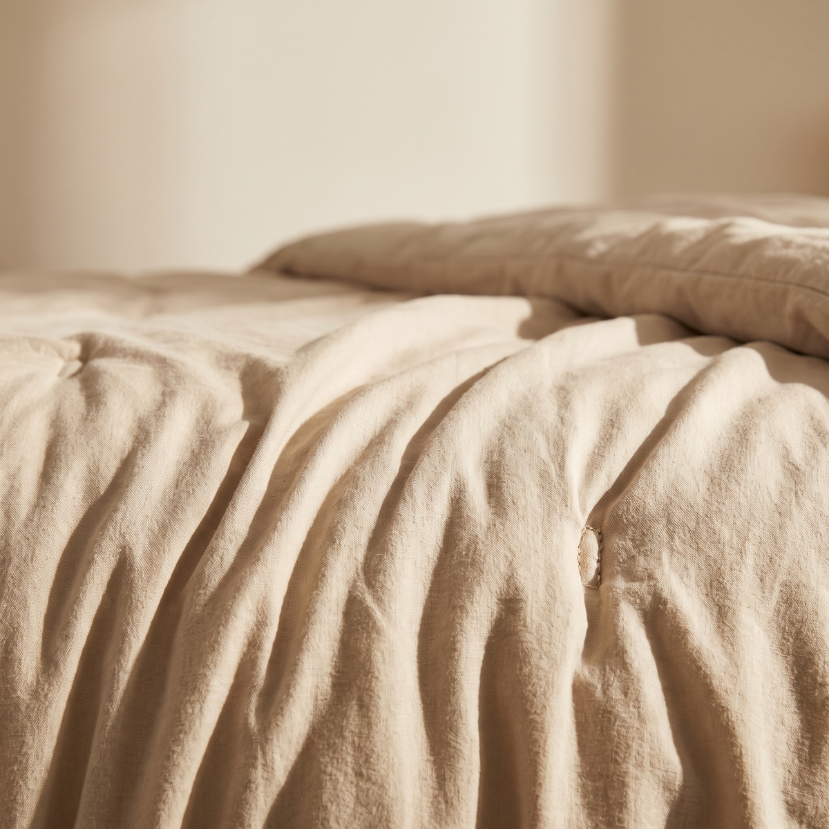 Detail of the stitched tufting and washed texture